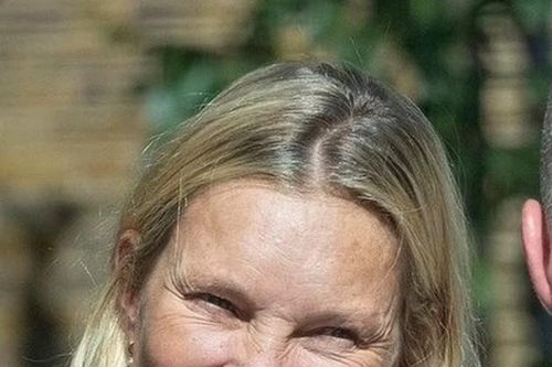 Siêu mẫu Kate Moss lộ vẻ già nua gây ngỡ ngàng