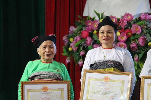 Ngọc Lặc: Biểu dương, tôn vinh điển hình tiên tiến trong vùng đồng bào dân tộc thiểu số và miền núi