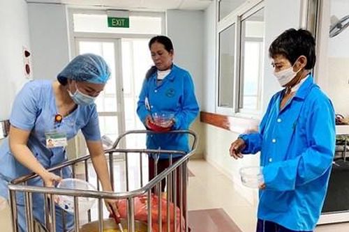 'Lửa hồng nhân ái' ở Bệnh viện Ung bướu Đà Nẵng