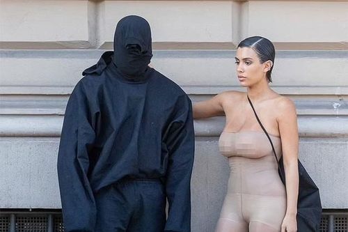 Vợ Kanye West diện trang phục bó sát khoe ba vòng nóng bỏng