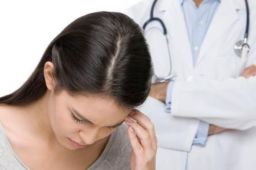 Phân biệt, xử trí trúng gió và đột quỵ não
