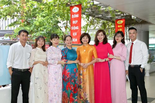 Một trường học được khen thưởng văn hóa công sở