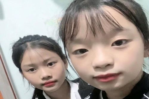 Hai học sinh nhặt được của rơi trả lại người đánh mất
