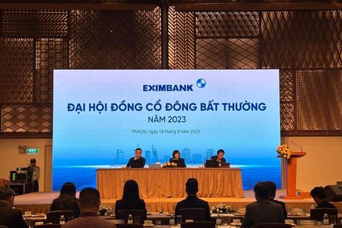 Một thành viên ứng cử HĐQT Eximbank xin tự rút ngay tại đại hội