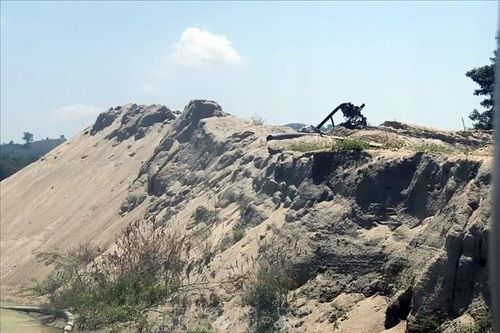 Dừng khai thác cát trên các đoạn sông Krông Ana bị sạt lở