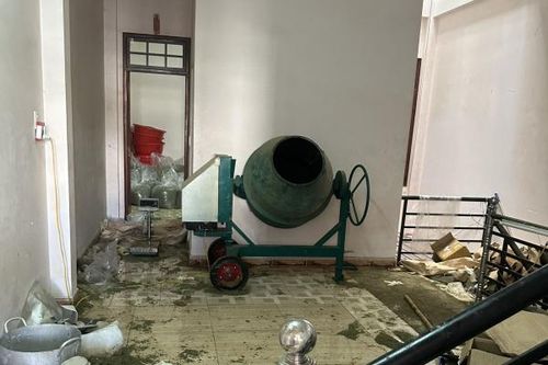 Đột kích xưởng bào chế ma túy trong khu dân cư