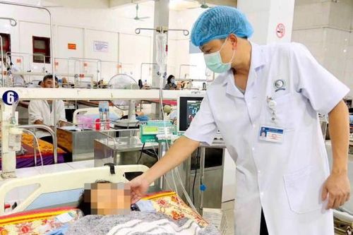 Bác sĩ truyền máu cứu sản phụ vỡ tử cung cận kề cái chết
