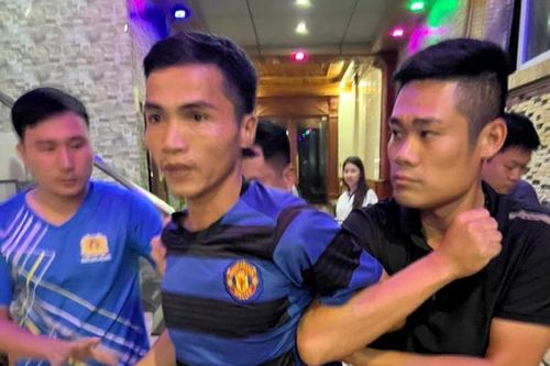 Vào tận phòng ngủ ép chuyển tiền qua tài khoản