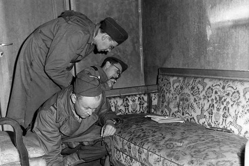 Công bố loạt hình ảnh ám ảnh về nơi trùm phát xít Hitler tự sát