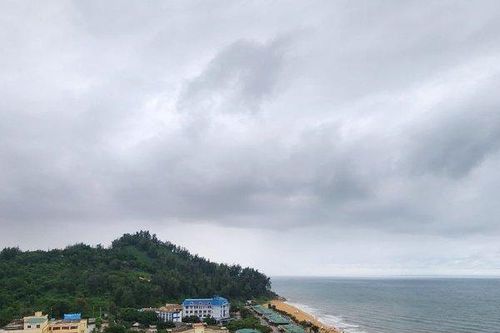 Giải tỏa ki ốt và di dời nghĩa trang tại khu du lịch Thiên Cầm
