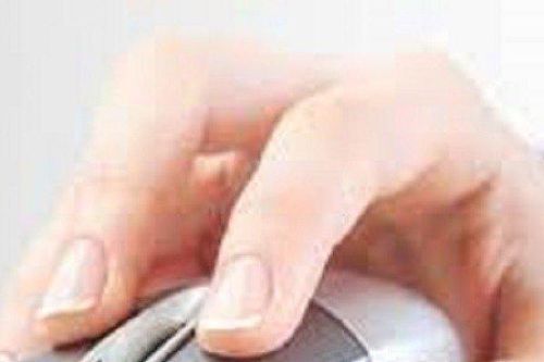 Ấn vào quảng cáo trên Facebook, cô gái không ngờ tiếp tay cho tội phạm