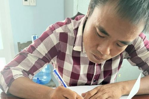 Công an xã vận động đối tượng truy nã ra đầu thú