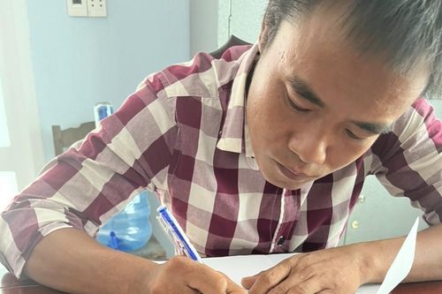 Sau 2 tháng lẩn trốn, người đàn ông sử dụng tài liệu giả của cơ quan ra đầu thú