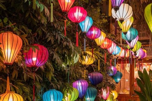 Bạn trẻ mê đắm quán cà phê 'chill' ở Sài Gòn mùa Trung Thu