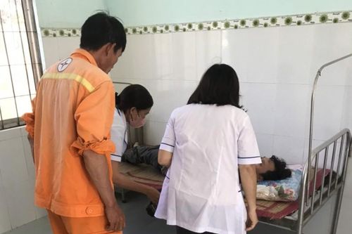 Công nhân đội Truyền tải điện Quảng Ngãi kịp thời cứu người gặp nạn