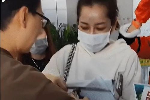 Sau Lý Nhã Kỳ, Chi Pu bị fan quá khích quấy rối
