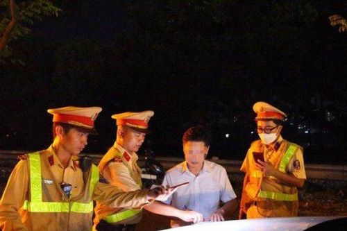 Tin tức 24h qua: Không chịu đo nồng độ cồn, một chủ tịch phường bị phạt 56 triệu đồng