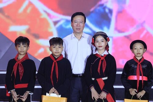 Chủ tịch nước Võ Văn Thưởng dự chương trình Đêm hội Thành Tuyên