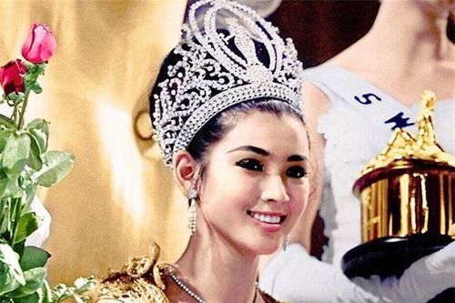 Nàng hậu gần 80 tuổi vẫn làm công chúng say đắm, nhan sắc như 'đóng băng' thời gian
