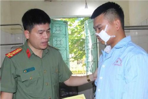 Bị tội phạm ma túy dùng dao đâm, Thượng úy Công an nén đau cùng đồng đội bắt cả nhóm