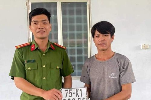 Một người dân ở Huế bất ngờ bốc được biển ngũ quý 66666