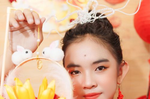Bùi Hồ Ái My cực chất trong bộ ảnh đón Trung thu của NTK Tạ Linh Nhân