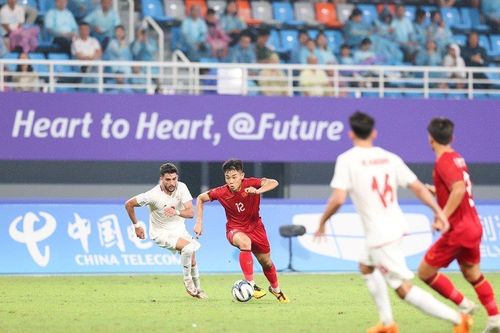 Olympic Việt Nam sớm dừng bước ở ASIAD 19: Tại anh, tại ả…