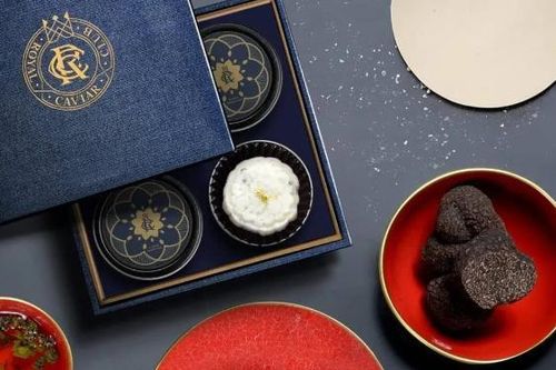 Tiết lộ 16 nguyên liệu làm nên chiếc bánh trung thu 22 triệu, đắt hơn cả bánh dát vàng