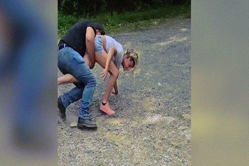 Cảnh sát Mỹ siết cổ, bắt bạn gái cũ đang khỏe mạnh vào viện tâm thần