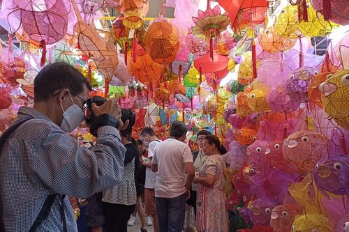 Hong Kong rực rỡ trong sắc màu đèn lồng dịp Tết Trung Thu