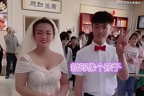 Chú rể 20 tuổi 'vui ra mặt' khi cưới được cô dâu gần bằng tuổi mẹ