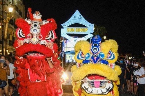Linh đình đại tiệc 'Trăng Rằm trên biển Ngọc' tại Sunset Town Phú Quốc