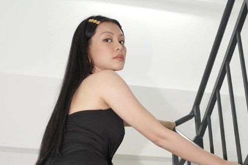 Bùi Lan Hương chuộng mặc váy áo cắt xẻ, khoe vẻ đẹp cơ thể