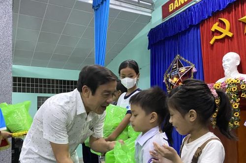 Tổ chức Tết Trung thu cho 100 trẻ có hoàn cảnh khó khăn