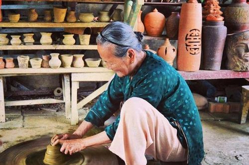Làng gốm cổ Thanh Hà hút khách tham quan