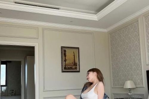 Hậu cưới thiếu gia Bụt, Huyền 2k4 vẫn chăm chỉ khoe thân quyến rũ
