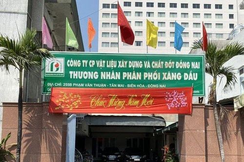 Cổ đông lớn đua nhau thoái vốn khỏi một doanh nghiệp xăng dầu
