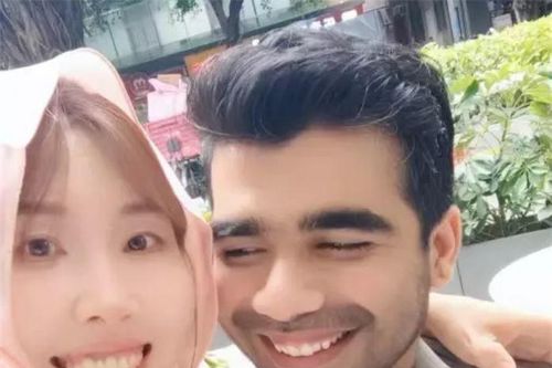 Bà mẹ 2 con được chàng trai Tây kém 10 tuổi theo đuổi, bỏ học tiến sĩ để cưới chị bằng được