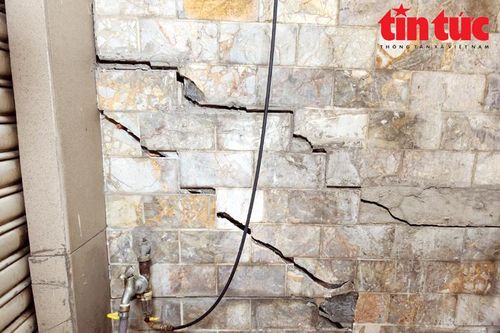 TP Hồ Chí Minh: Robot đào hầm dưới lòng đất làm hàng loạt nhà dân bị nứt tường