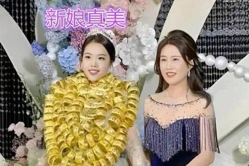 Cô dâu Trung Quốc đeo hàng trăm vòng vàng trong ngày cưới