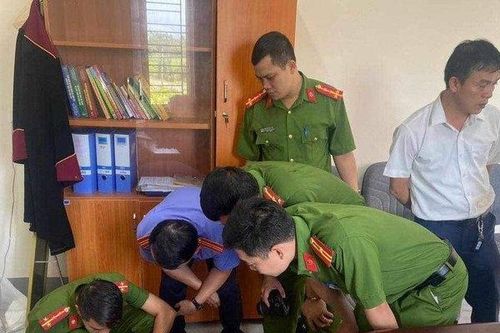 Hà Tĩnh: Điều tra vụ chồng đâm vợ tại tòa án khi làm thủ tục ly hôn