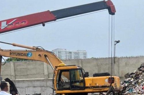 Hai tên trộm thuê xe cẩu để đi trộm máy tiện nặng 4 tấn