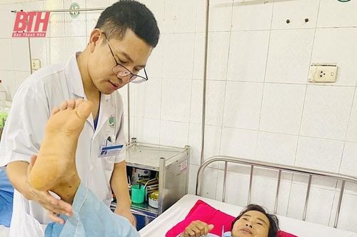 Thoát khỏi nguy cơ liệt vận động nhờ phẫu thuật cắt bỏ u tủy sống kích thước lớn