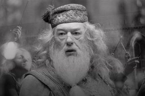 Cụ Dumbledore của phim 'Harry Potter' qua đời ở tuổi 82