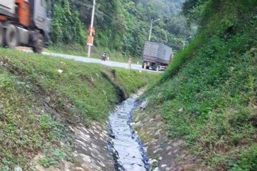 Ngăn chặn xe ô tô đổ chất thải nguy hại ở khu vực biên giới Lạng Sơn