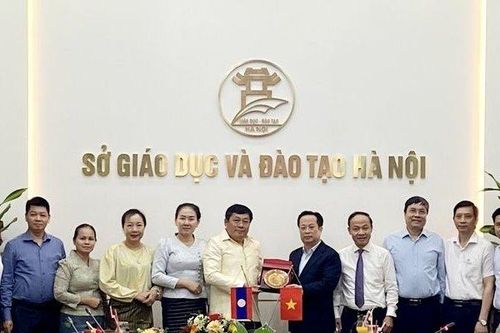 Mở rộng hợp tác giáo dục giữa hai Thủ đô Hà Nội và Viêng Chăn