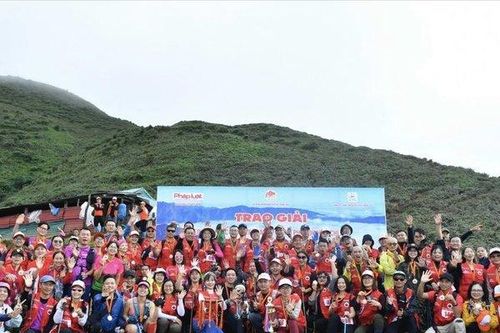 Dấu ấn thành công Giải leo núi 'Bước chân trên mây' dành cho báo giới