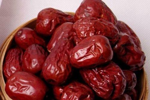 Nhan nhản kỷ tử, táo đỏ... bán ngoài chợ, dùng thế nào cho đúng?