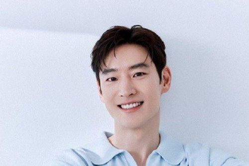 Mỹ nam Taxi driver Lee Je Hoon nhập viện giữa đêm vì mắc căn bệnh này
