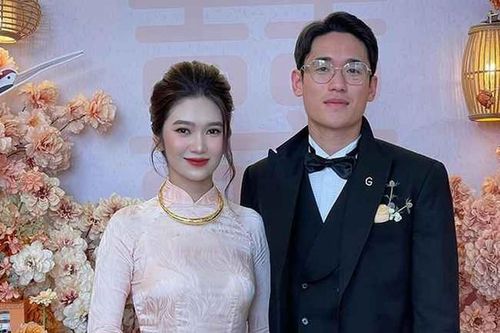 Sắc vóc 'mười phân vẹn mười' của vợ sắp cưới đội phó CLB CAHN